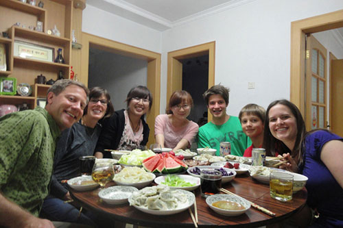 Cenando con la familia anfitriona china
